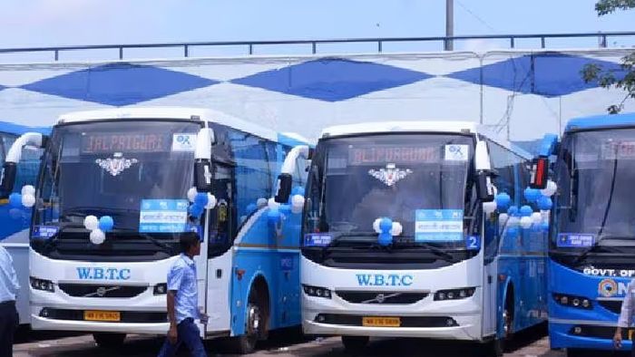 যাত্রীদের ভিড় কমাতে নতুন দুই রুটে বাস নামাল WBTC