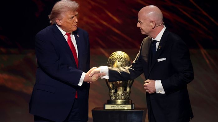 Donald Trump FIFA World Cup: ট্রাম্পের ফোনে ফিফার ভোলবদল! মার্কিন স্ট্রাইকারের শাস্তি মকুব নিয়ে তোলপাড় বিশ্ব ফুটবল