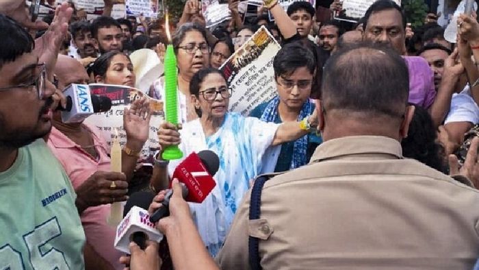 বারুইপুর কাণ্ডে পথে মমতা।-ফাইল ছবি