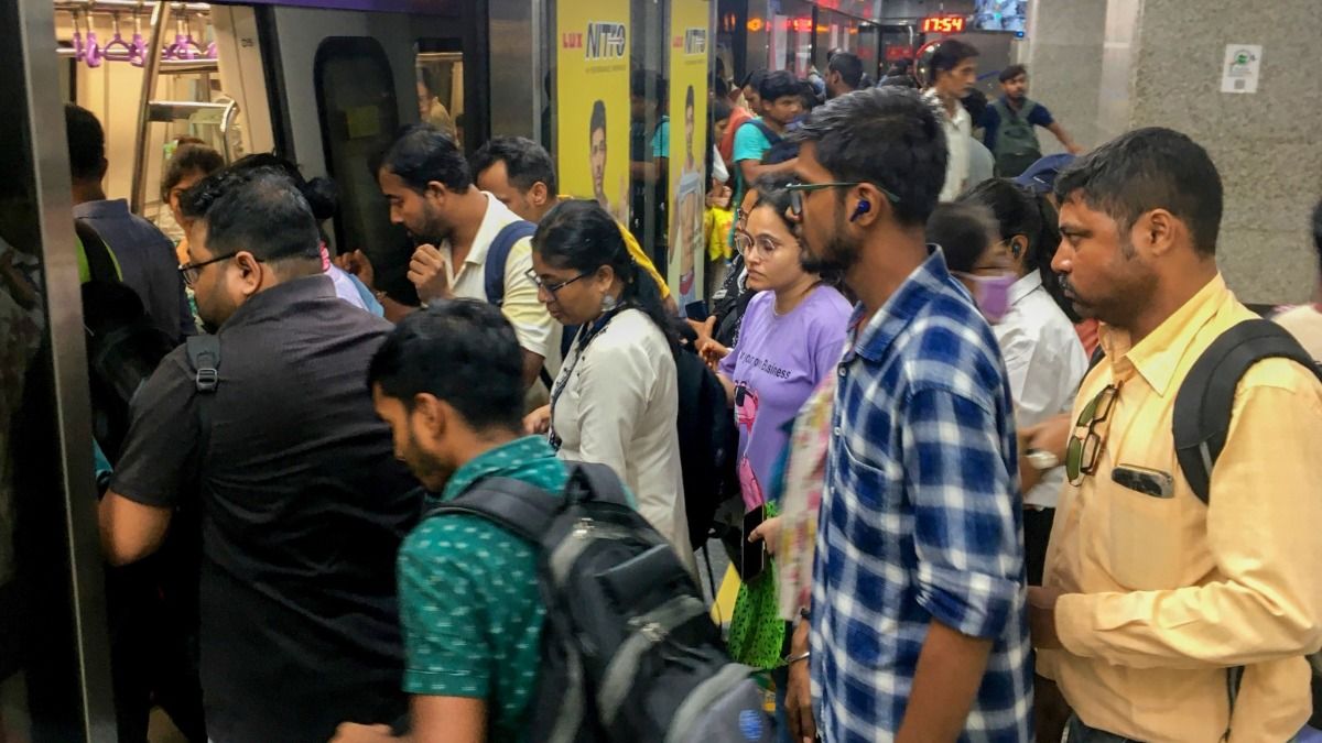 মেট্রোয় অসভ্যতা বরদাস্ত নয়, গালাগালাজ করলেই ফাইন, আরও একাধিক নয়া বিধি