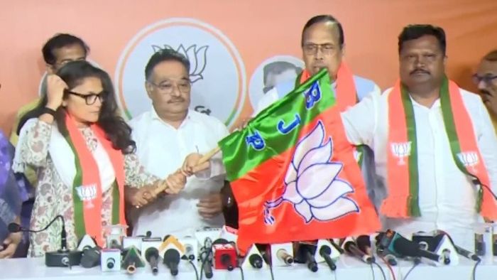 বিজেপিতে যোগদান ৩ প্রাক্তন TMC সাংসদের