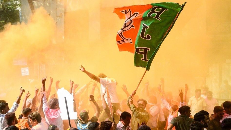 কৃষ্ণগঞ্জে প্রতিদ্বন্দ্বিতায় জয়, দলবদলে হাতছাড়া হওয়া গ্রাম পঞ্চায়েত ফিরে পেল BJP কৃষ্ণগঞ্জে প্রতিদ্বন্দ্বিতায় জয়, দলবদলে হাতছাড়া হওয়া গ্রাম পঞ্চায়েত ফিরে পেল BJP