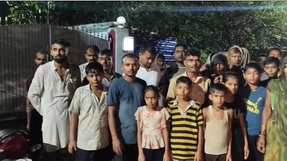 ‘DM কাকু, আমরা কোথায় যাব?’ মাঝরাতে জেলা শাসকের বাড়িতে হাজির জলমগ্ন গ্রামের শিশুরা