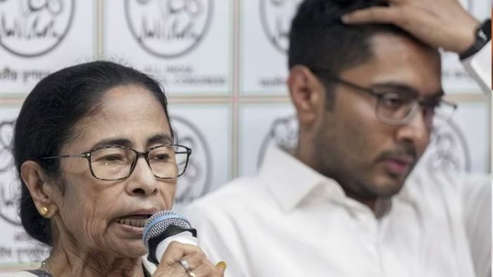 মমতা, অভিষেকের বিদেশে থাকা ব্যাঙ্ক অ্যাকাউন্ট দেশে আনা হবে, বড় মন্তব্য রাজ্যের মন্ত্রীর