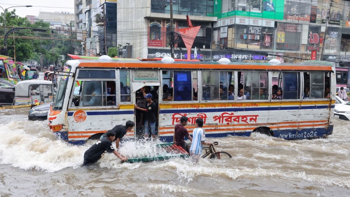 ওপার বাংলায় ভয়াবহ বন্যা।