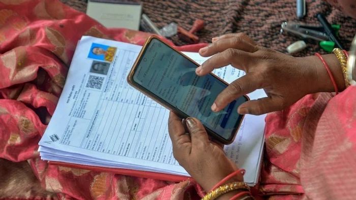 ভোটার তালিকায় নাম তুলতে এবার লাগবে মা-বাবার ‘এসআইআর’ তথ্য!