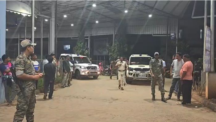 ঝাড়গ্রামে গুলিবিদ্ধ ২ বালি খাদান শ্রমিক