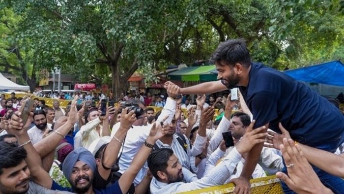 তুমুল আন্দোলন, 'ককরোচ'দের সঙ্গে বৈঠকে রাজি হল কেন্দ্র, অনশন-ভঙ্গ দিপকের