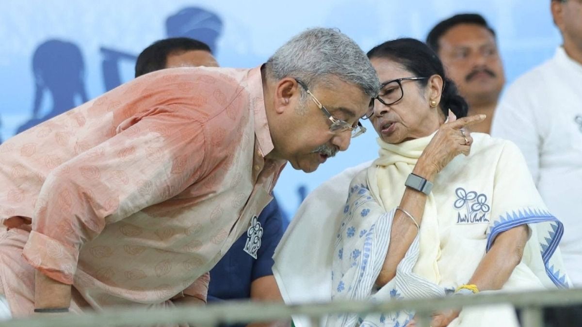 'এই অপমান আমার প্রাপ্য নয়,' হঠাত্‍ কল্যাণ ক্ষুব্ধ, মঞ্চে মমতার সঙ্গে ঠিক কী নিয়ে বচসা হয়?