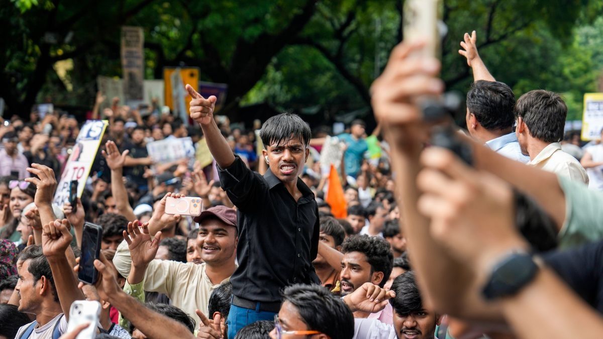 দেশজুড়ে ছড়াচ্ছে পড়ুয়াদের আন্দোলন, ককরোচ জনতা পার্টি আসলে কী? কেন এই রকম নাম? যা জানা জরুরি