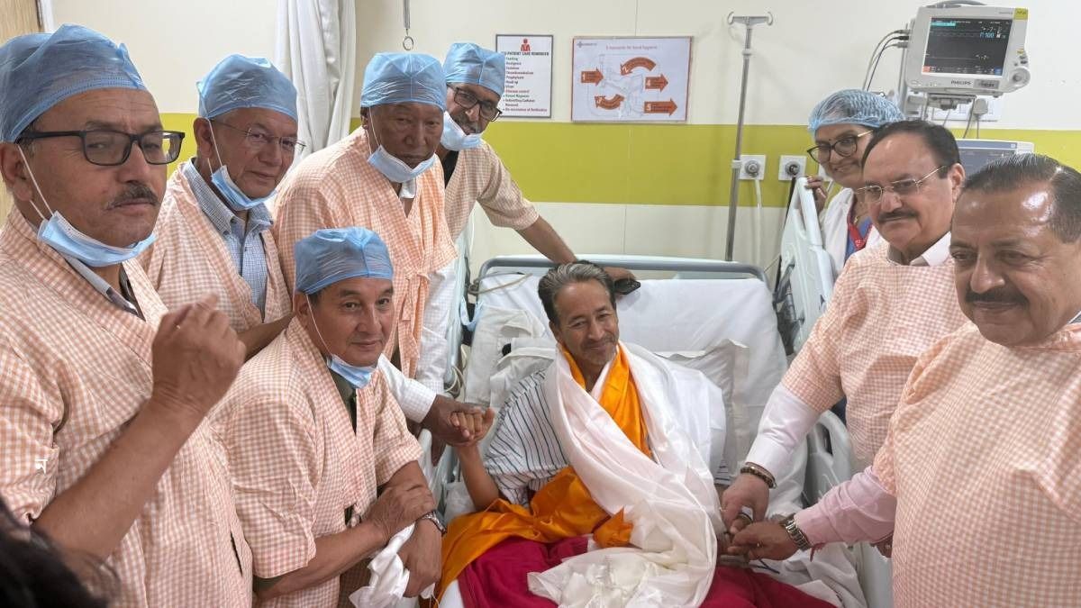 'দেশে হিংসার আশঙ্কা করেই...' ২৬ দিনের অনশন ভেঙে ঠিক কী বললেন সোনম?