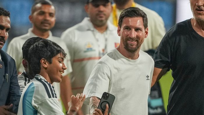 ভারত সফরে মুম্বইয়ের ওয়াংখেড়ে স্টেডিয়ামে মেসি- পিটিআই ফাইল ছবি