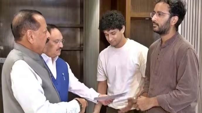 ধর্মেন্দ্র প্রধানের ইস্তফা স্রেফ সময়ের অপেক্ষা? কেন্দ্রের সঙ্গে 'ককরোচ'দের মিটিংয়ে বড় আপডেট