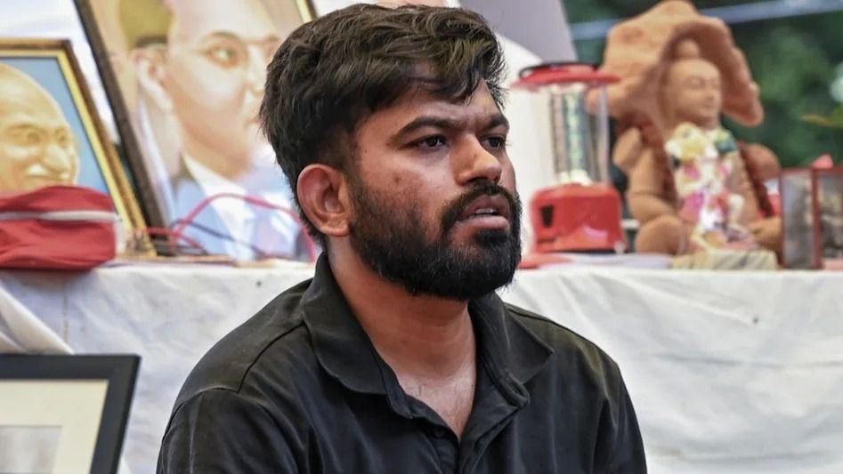 'শিক্ষামন্ত্রী পদত্যাগ না করলে প্রধানমন্ত্রীর পদত্যাগ চাইব,' AajTak-কে জানালেন 'ককরোচ' অভিজিৎ