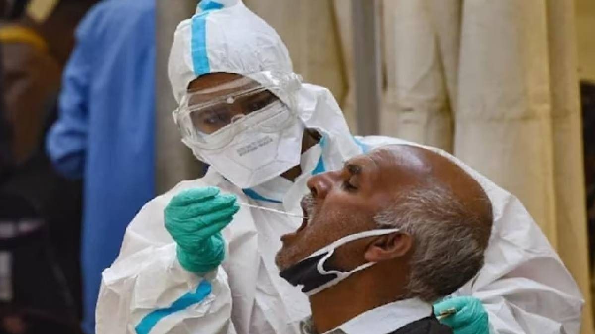 কোভিডের ঝুঁকি কাদের বেশি?