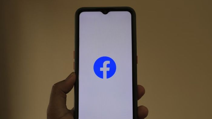 সবাইকে FREE-তে ভেরিফায়েড ব্যাজ দিচ্ছে Facebook