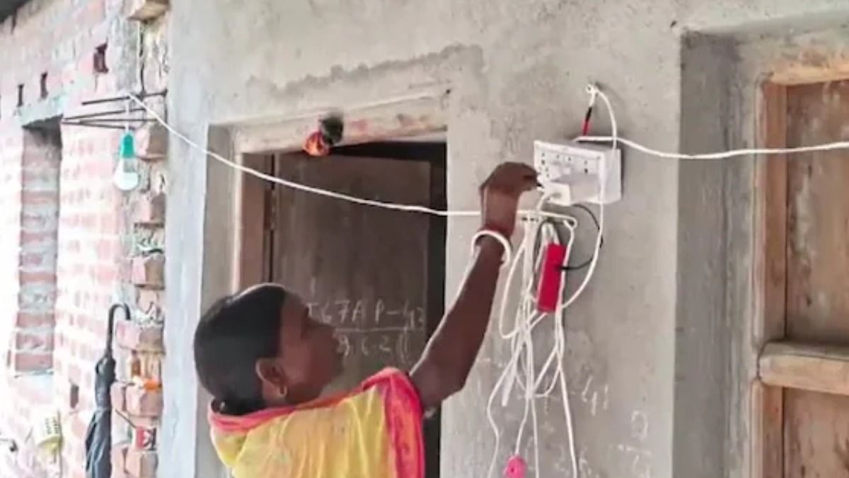 ১২ বছর ধরে বাড়িতে পাননি ইলেকট্রিক, শুভেন্দুর 'জনতার দরবার'-এ ১২ দিনেই সমাধান পেল পরিবার