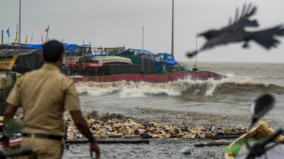 বঙ্গোপসাগরে শক্তিশালী নিম্নচাপটির ল্যান্ডফল কখন? ভারী থেকে অতিভারী বৃষ্টির অ্যালার্ট