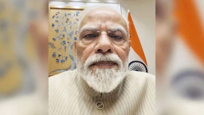 facebook থেকে সরিয়ে দেওয়া হল PM মোদীর সেলফি VIDEO