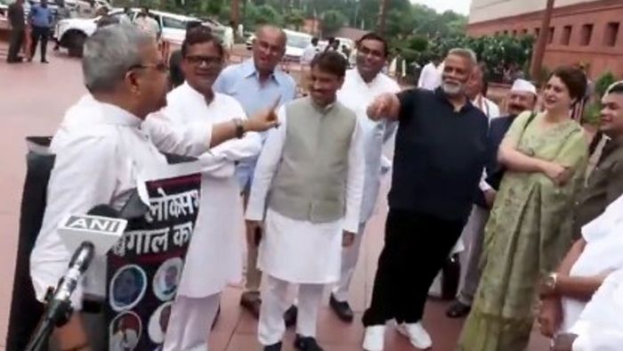 কল্যাণ বন্দ্যোপাধ্যায় ও প্রিয়াঙ্কা গান্ধী বঢরার গল্প
