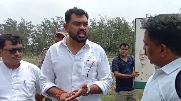 বিচের ধারের রিসোর্ট ভাঙা হবে?