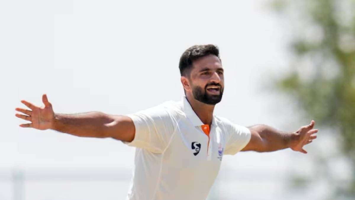 টেস্টে বুমরাহ OUT, আকিব নবি IN, কাশ্মীরের এই তারকাকে চিনে নিন, দুর্ধর্ষ পেসার