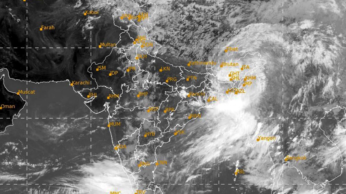 বঙ্গোপসাগরে নিম্নচাপ সিস্টেম অ্যাক্টিভ হচ্ছে, ভারী থেকে অতিভারী বৃষ্টির সম্ভাবনা: IMD 