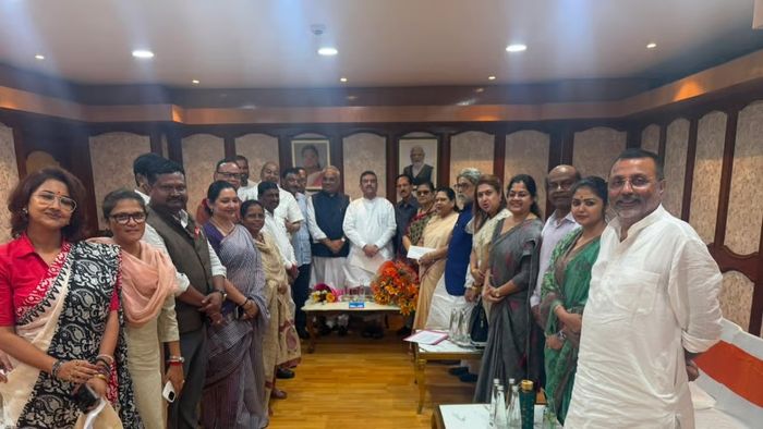 'কেউ ফিরবে না', বঙ্গভবনে শুভেন্দুর সঙ্গে বৈঠক শেষে বলছেন শতাব্দী, উচ্ছ্বসিত সুদীপও