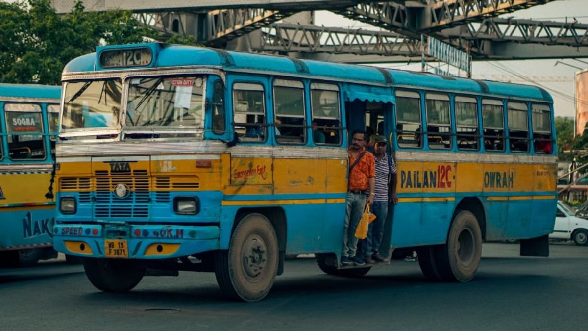 ৮ টাকার টিকিট হবে ₹২০? কলকাতায় একধাক্কায় বাসভাড়া বৃদ্ধির আশঙ্কা
