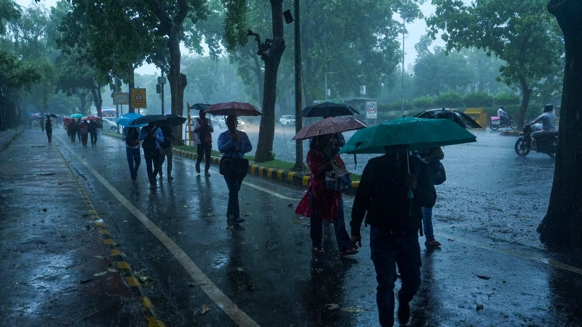 বঙ্গোপসাগরে নিম্নচাপের পূর্বাভাস, কোন কোন জেলায় বৃষ্টির Red Alert? বিস্তারিত