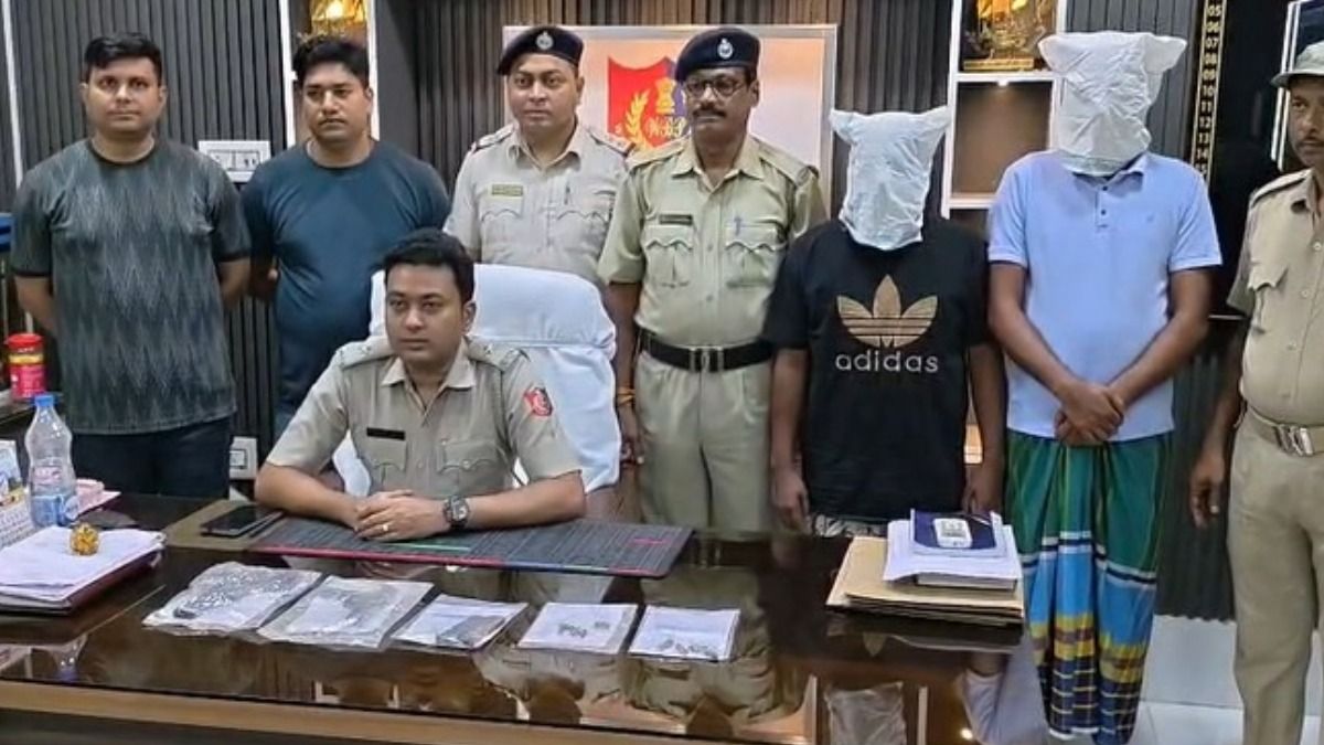 মুর্শিদাবাদে ফের বিপুল পরিমাণ বোমা, বন্দুক উদ্ধার, পুলিশের হাতে গ্রেফতার ২