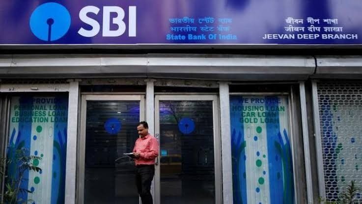 SBI-এর লকার থেকে গায়েব ৫০ লক্ষের গয়না, ব্রাঞ্চ ম্যানেজারের নামে FIR