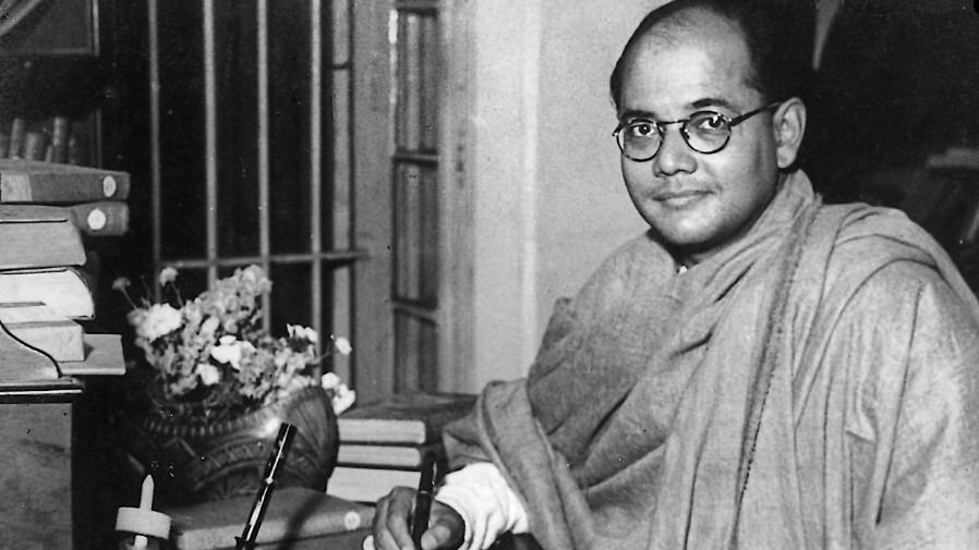 স্বাধীনতা দিবসের মুখেই নেতাজি ফিরে এলেন, কত 'কুকথা'? তপ্ত বাংলার রাজনীতি