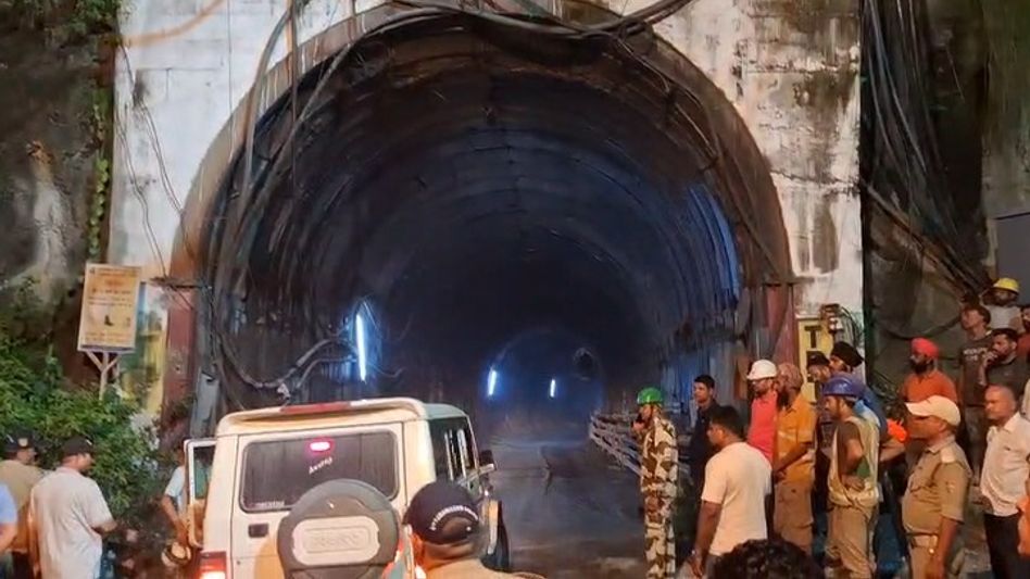 সুড়ঙ্গে ফের ধস, একাধিক শ্রমিকের মৃত্যু, ধ্বংস্তূপে আরও কতজন আটকে? সুড়ঙ্গে ফের ধস, একাধিক শ্রমিকের মৃত্যু, ধ্বংস্তূপে আরও কতজন আটকে?