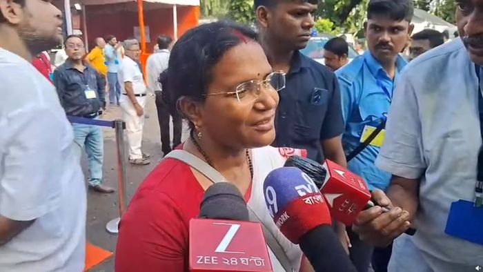 নির্মলকে শুক্রবার আদালতে পেশ করা হলে তাঁকে বিচারবিভাগীয় হেফাজতে পাঠানোর নির্দেশ দেওয়া হয়।