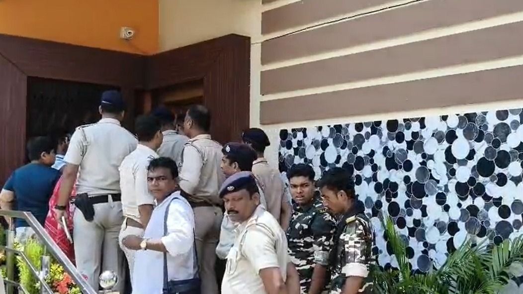 টুলু মণ্ডল কাণ্ডে গ্রেফতার অনুব্রত মণ্ডলের প্রাক্তন দেহরক্ষী, উদ্ধার লক্ষাধিক টাকা সহ জমির দলিল