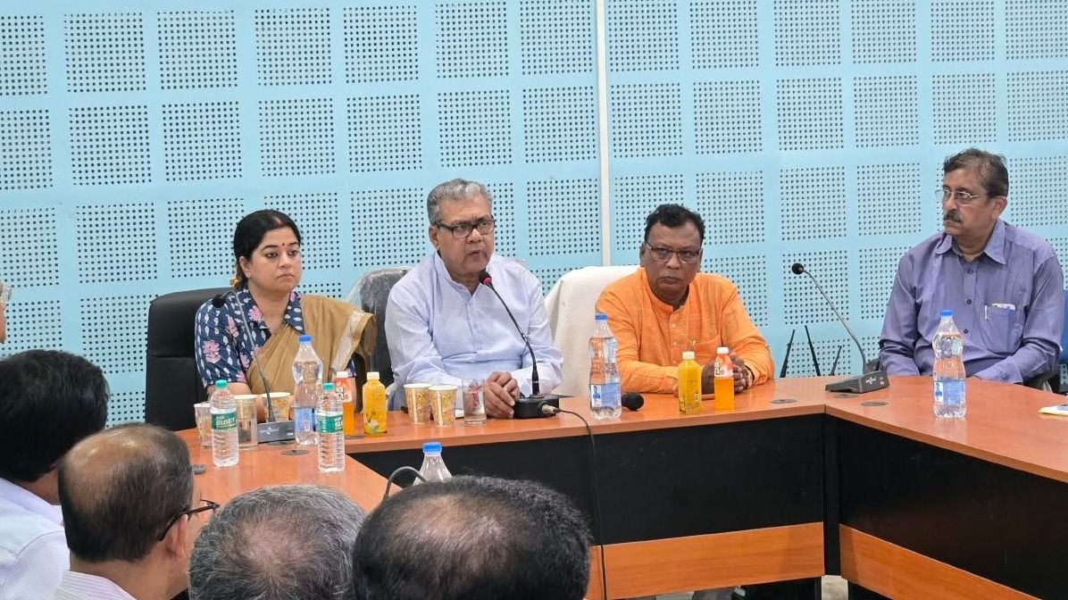 স্বাস্থ্যমন্ত্রী শারদ্বত মুখোপাধ্যায়