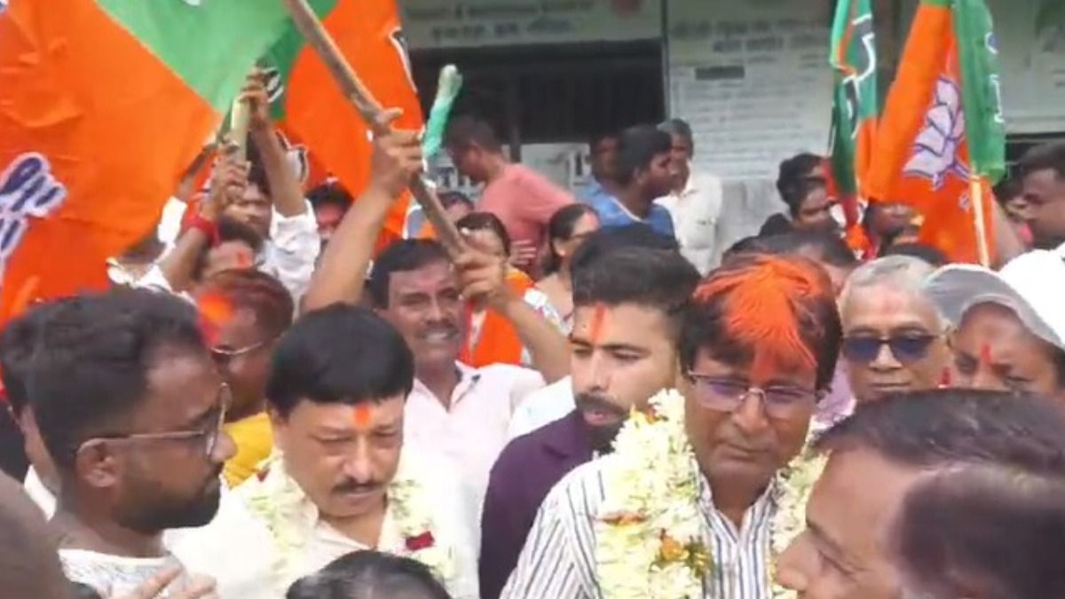 TMC-র পঞ্চায়েত প্রধান-উপপ্রধানদের বিরুদ্ধে দুর্নীতির অভিযোগ, গ্রাম পঞ্চায়েতের দখল নিল গেরুয়া শিবির