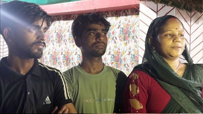 আপত্তির জেরেই শেষ পর্যন্ত প্রেম-ভালবাসার গল্প পৌঁছে গেল থানার দরজায়।