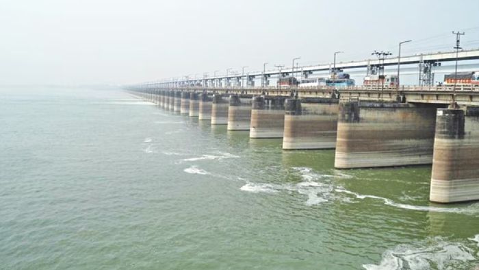 পশ্চিমবঙ্গের ফরাক্কা বাঁধ নিয়ে এত সমস্যা কেন?