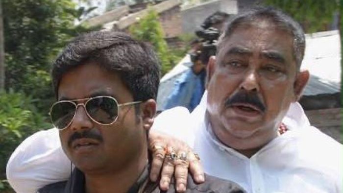 মমতা ঘনিষ্ঠ নেতার বাড়ি থেকে পাকিস্তানি নোট উদ্ধার