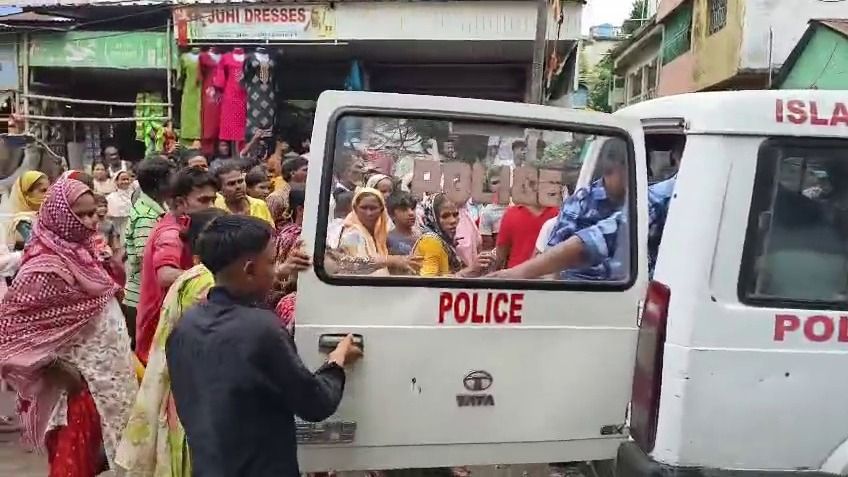 অন্নপূর্ণা বিক্ষোভে ধুন্ধুমার উত্তর দিনাজপুরের চোপড়া
