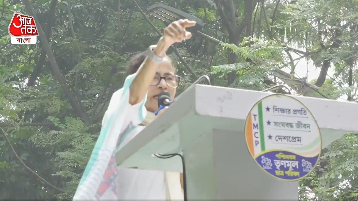 জেলা সফরে বেরোবেন মমতা; ছাত্র পরিষদের মঞ্চ থেকে বড় ঘোষণা
