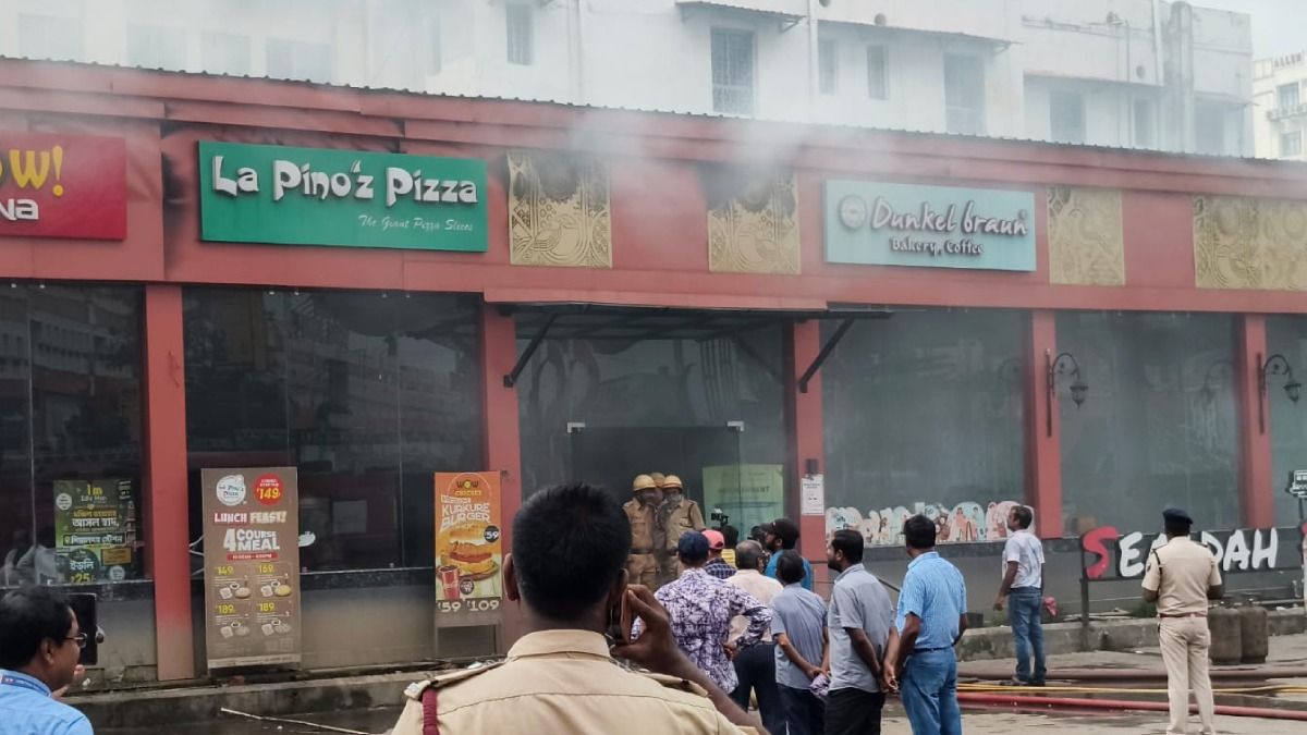 ফ্রাইং প্যানের তেল গরম থেকেই শিয়ালদায় আগুন? দোকানের লাইসেন্স সাসপেন্ড করল রেল