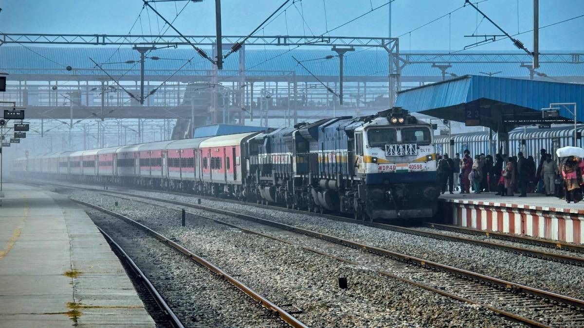 এবার ব্যারাকপুর স্টেশনে দাঁড়াবে মা তারা এক্সপ্রেস, কবে থেকে চালু পরিষেবা? 
