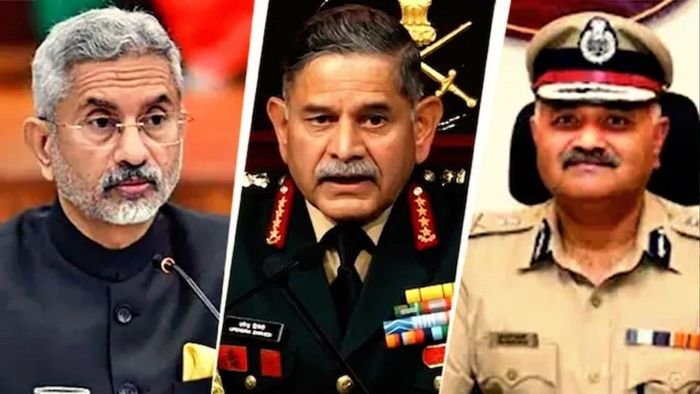 একাধিক প্রাক্তন ও বর্তমান IAS-IPS, রাজনীতিবিদ এবং তাঁদের পরিবারের সদস্যদেরও নোটিস পাঠানো হয়েছে।
