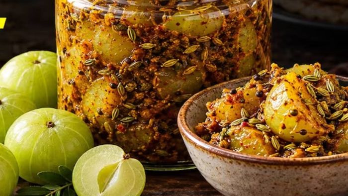 বাড়িতে এনে বানিয়ে ফেলুন মশলাদার আমলকির আচার