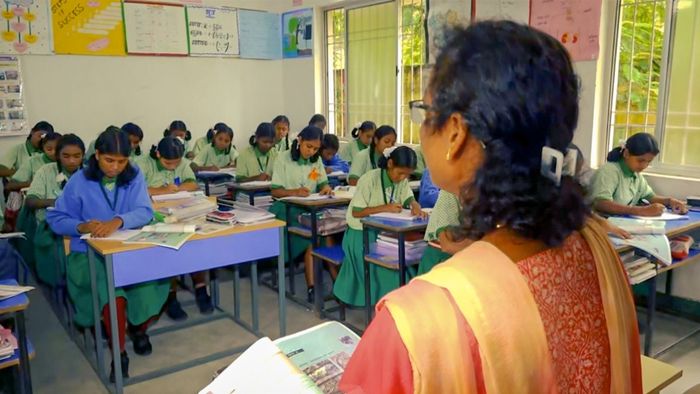 স্কুলে পড়াচ্ছেন এক শিক্ষিকা - পিটিআই ফাইল ছবি