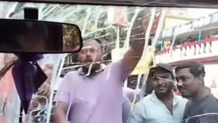 কুণাল ঘোষের গাড়িতে 'ভয়ঙ্কর' হামলা, মমতার সভায় যেতে পারলেন না বেলেঘাটার বিধায়ক