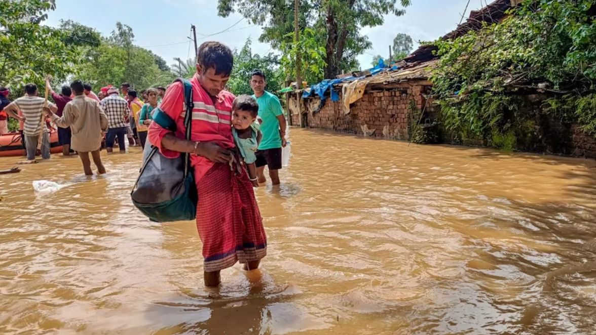 দুর্যোগে বিপর্যস্ত দেশের একাধিক রাজ্য।
